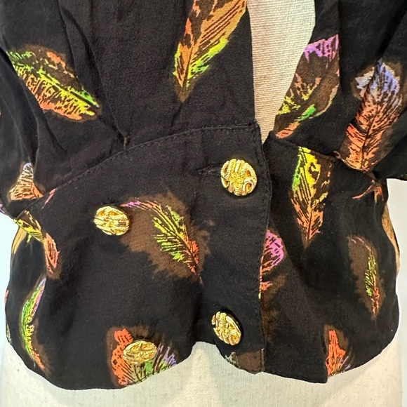 Motel Rocks  Black Multi Color Feather Print Crop Top Flutter Sleeve M EUC - Picture 2 of 8